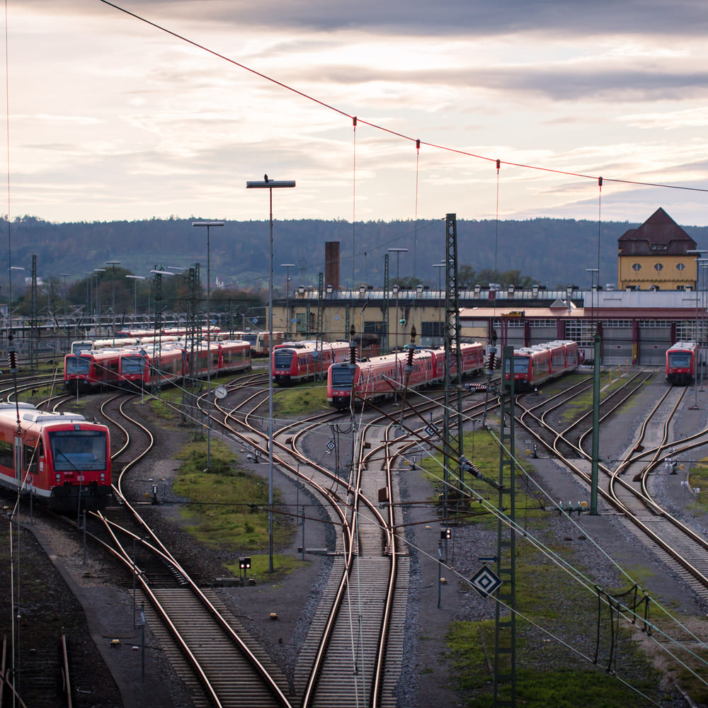 Mehrere S-Bahn-Züge auf Kehrgleisen am Umschlagbahnhof | DS Bahnbau Bad Bevensen